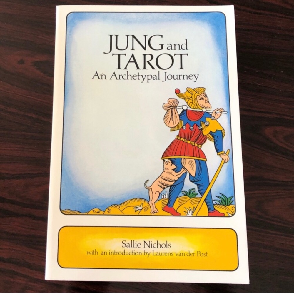 Book Jung and Tarot: An Archetypal Journey Sallie Nichols